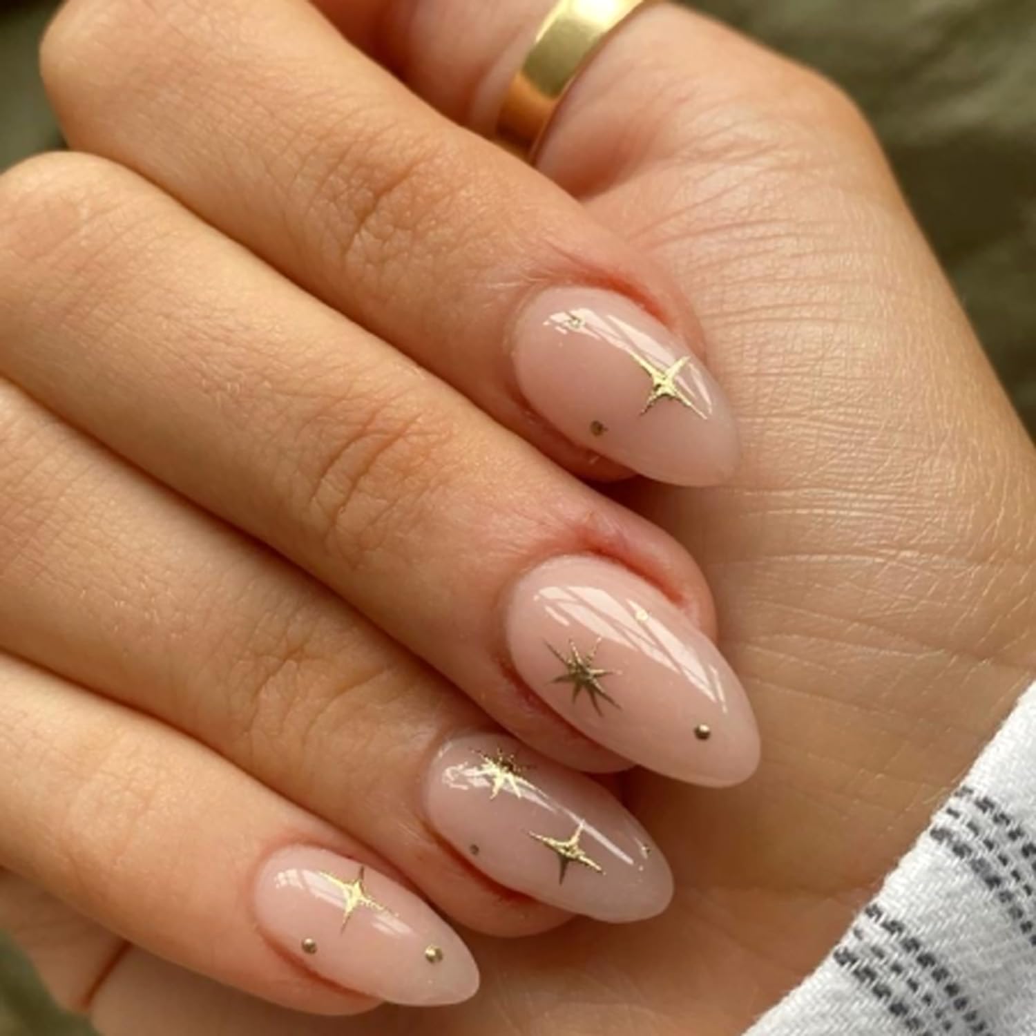 Summer French Press On Nails Short Almond, Cute Nude Pink Fake Nails with White French Tip & Brown Dot Detail, Glossy Gel Acrylic Stick On Nails, Perfect for Daily Wear & Gifts, New Packaging, 32PCS